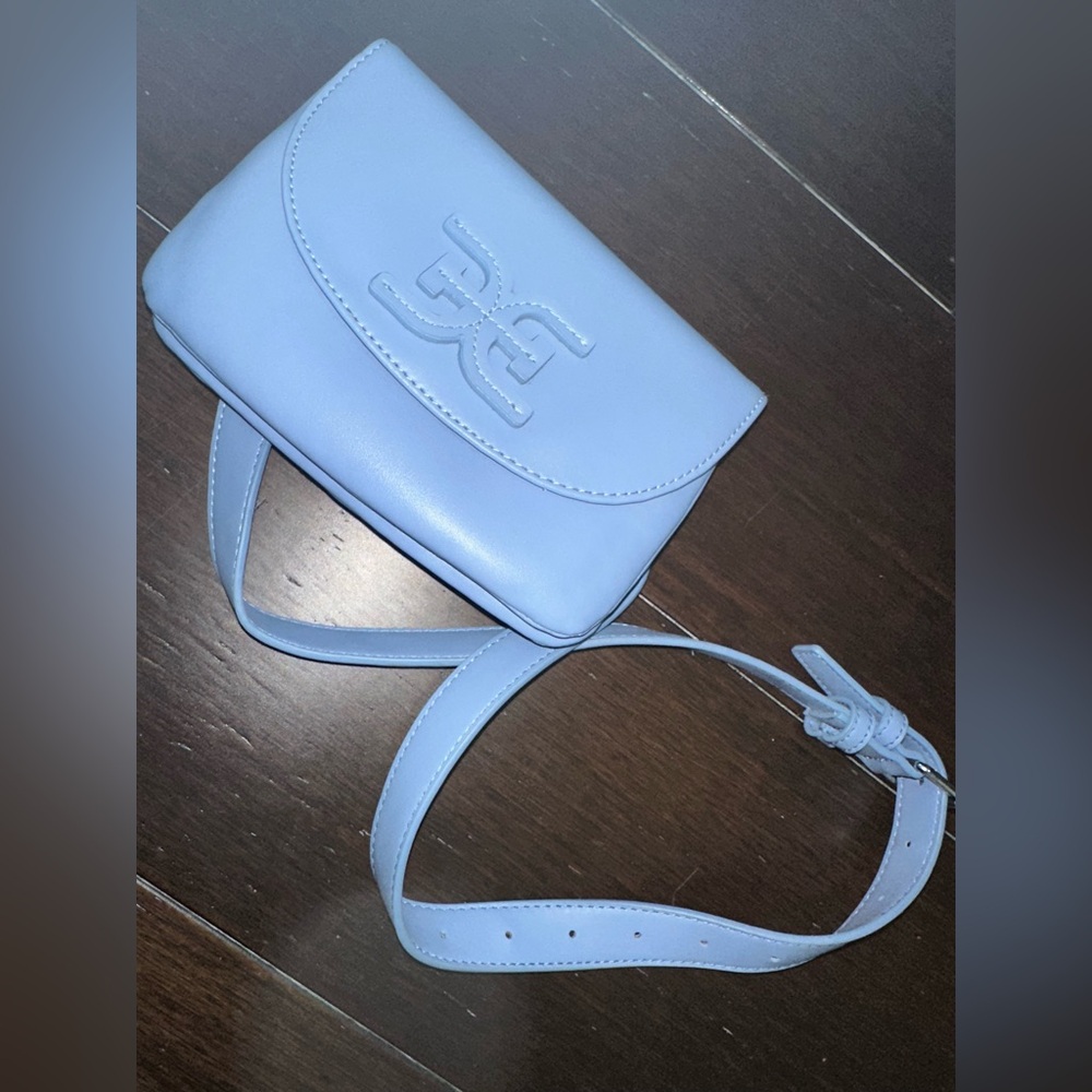 Belt bag with adjustable straps